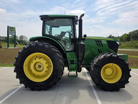 Image of John Deere 6175R equipment image 4
