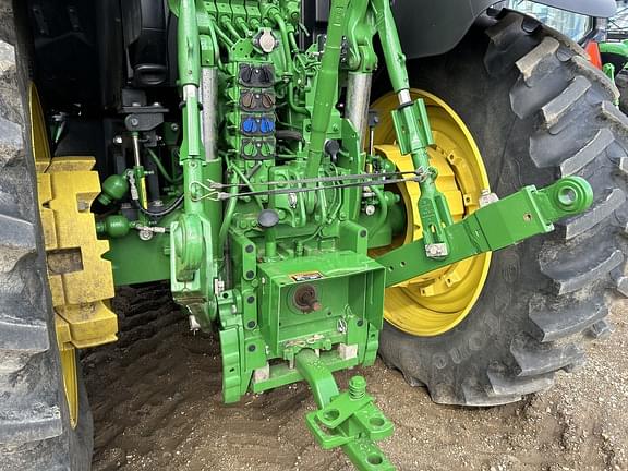 Image of John Deere 6175R equipment image 4