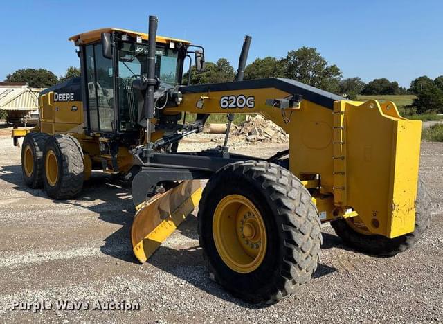 Image of John Deere 620G equipment image 2