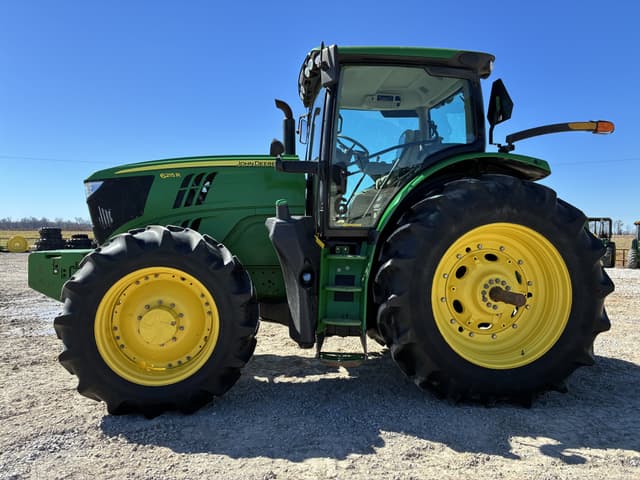 Image of John Deere 6215R equipment image 1