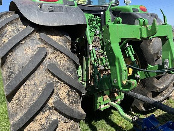 Image of John Deere 6215R equipment image 3