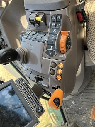 Image of John Deere 6215R equipment image 4