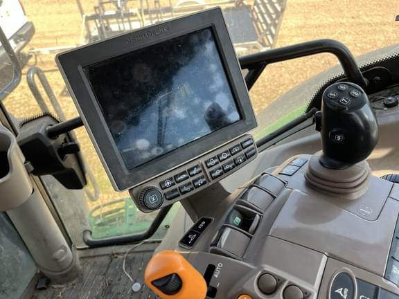 Image of John Deere 6215R equipment image 4