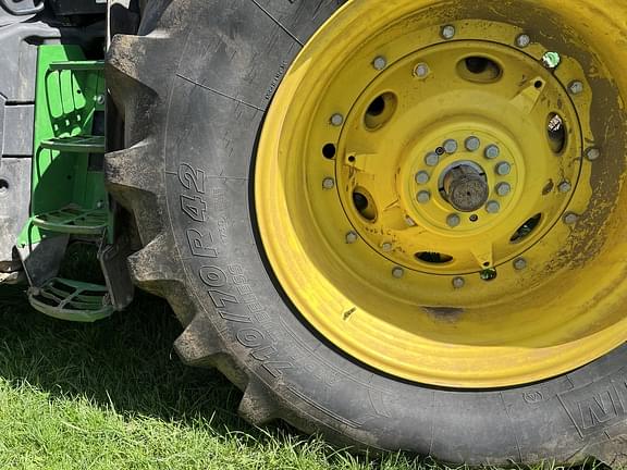 Image of John Deere 6215R equipment image 2
