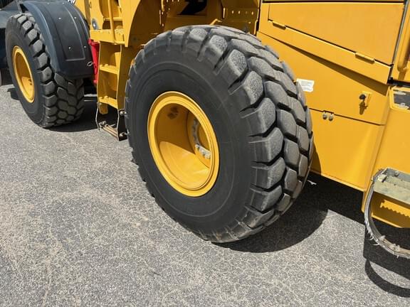 Image of John Deere 624P equipment image 4