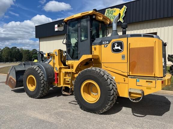 Image of John Deere 624P equipment image 1