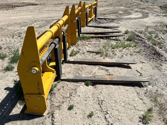 Image of John Deere Pallet Forks equipment image 1
