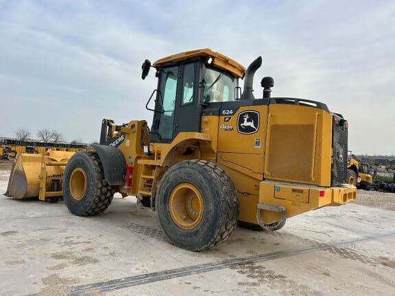Image of John Deere 624P equipment image 2