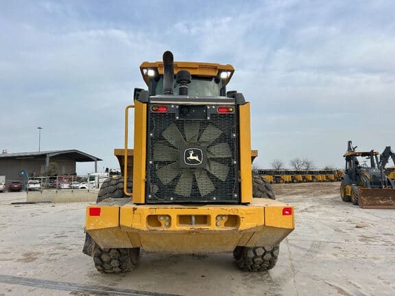 Image of John Deere 624P equipment image 3