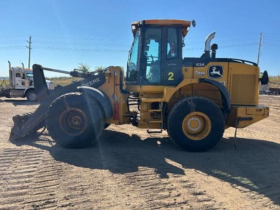 Image of John Deere 624P equipment image 1