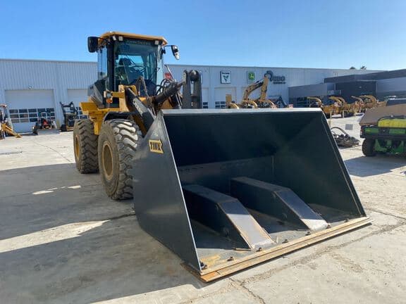 Image of John Deere 624P equipment image 2