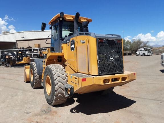 Image of John Deere 624P equipment image 2