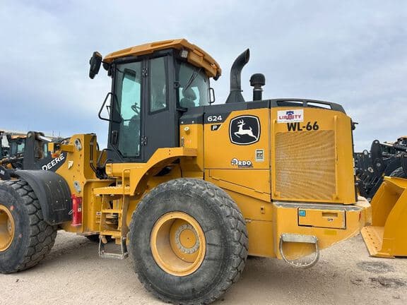 Image of John Deere 624P equipment image 1