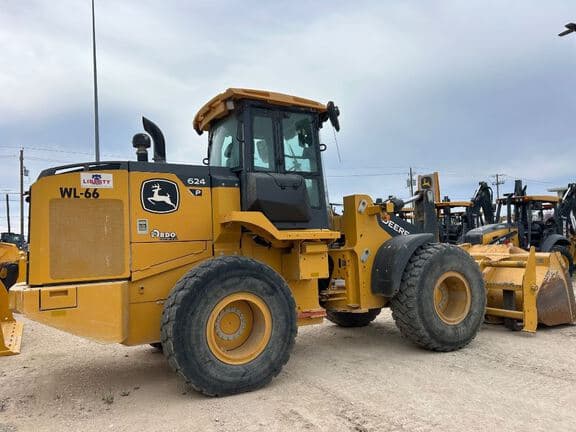 Image of John Deere 624P equipment image 3