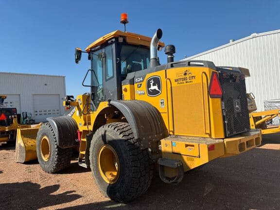 Image of John Deere 624P equipment image 1