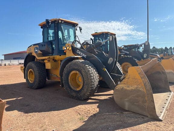 Image of John Deere 624P equipment image 3