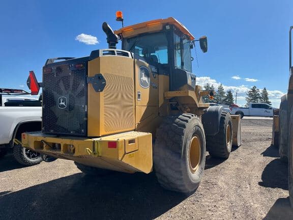 Image of John Deere 624P equipment image 3