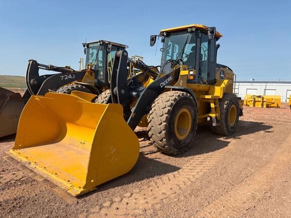 Image of John Deere 624P equipment image 2