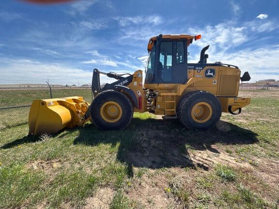 Image of John Deere 624P equipment image 1