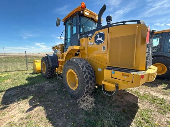 Image of John Deere 624P equipment image 2