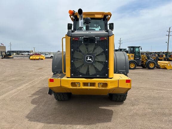 Image of John Deere 624P equipment image 3