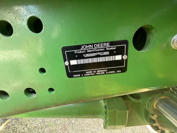 Image of John Deere 6250R equipment image 1