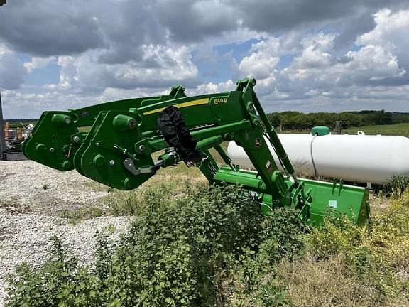 Image of John Deere 640R equipment image 2