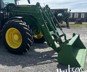 2022 John Deere 640R Equipment Image0