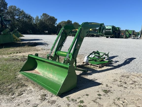 2022 John Deere 640R Equipment Image0