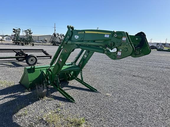 Image of John Deere 640R equipment image 3