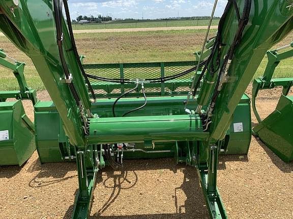 2022 John Deere 640R Equipment Image0