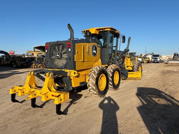 Image of John Deere 672G equipment image 3