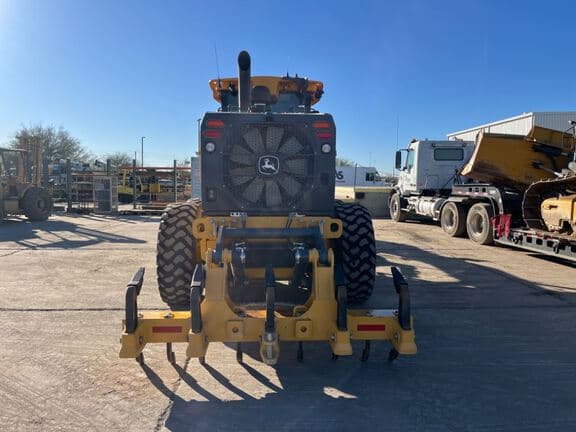 Image of John Deere 672G equipment image 3