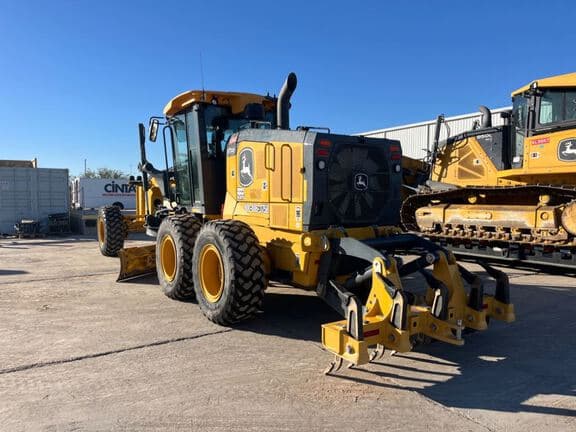 Image of John Deere 672G equipment image 2