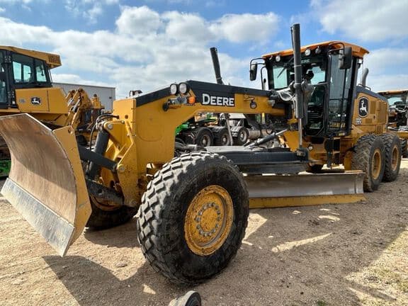 Image of John Deere 672G equipment image 4