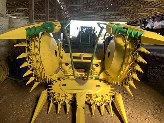 Image of John Deere 676 equipment image 1