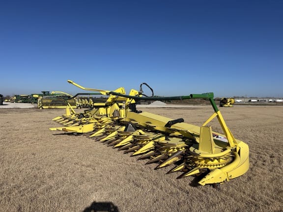 2022 John Deere 692 Equipment Image0
