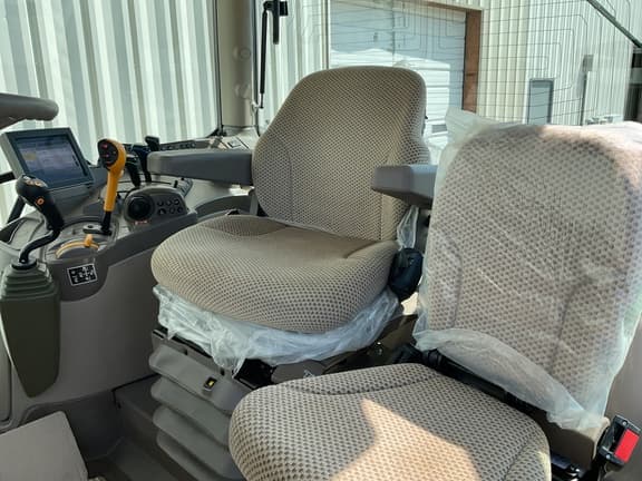 Image of John Deere 6R 130 equipment image 4