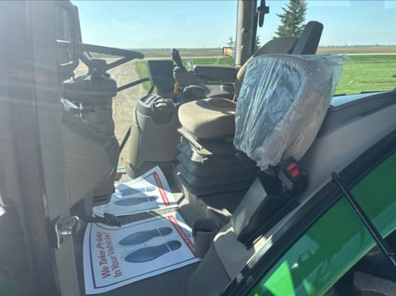 Image of John Deere 6R 215 equipment image 4