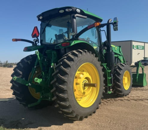 Image of John Deere 6R 215 equipment image 3