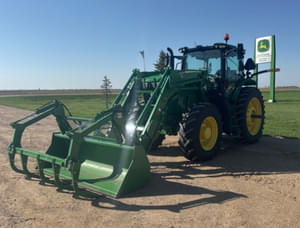 2022 John Deere 6R 215 Image