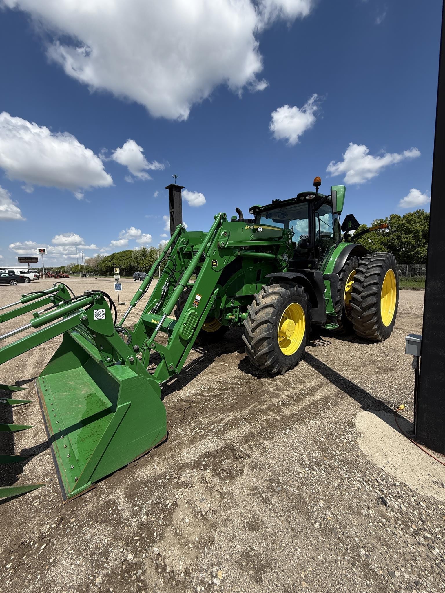 2022 John Deere 6R 215 Equipment Image0