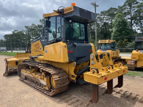 Image of John Deere 700L XLT equipment image 2