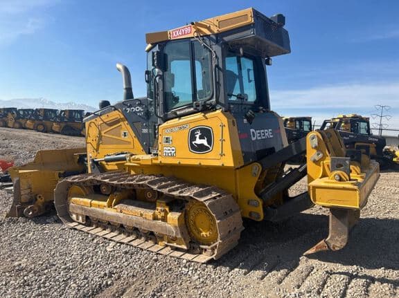 Image of John Deere 700L XLT equipment image 2