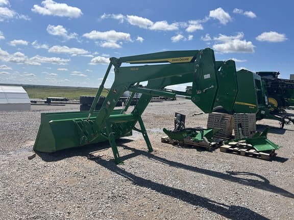 Image of John Deere 700M equipment image 1