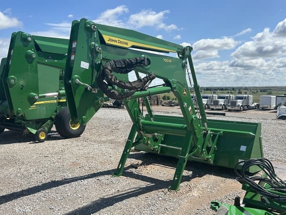 Image of John Deere 700M equipment image 3