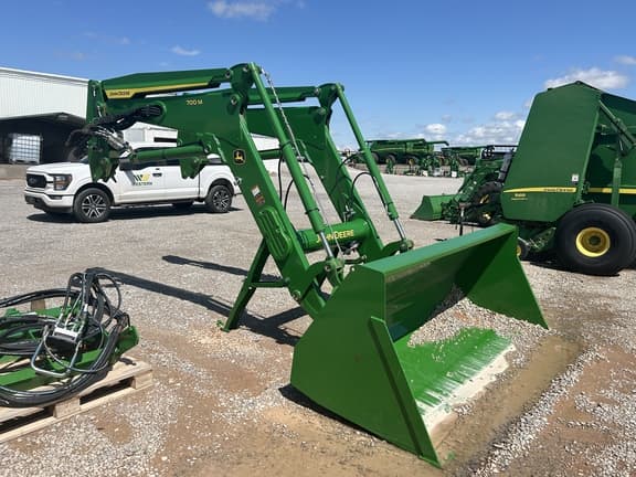 Image of John Deere 700M equipment image 4