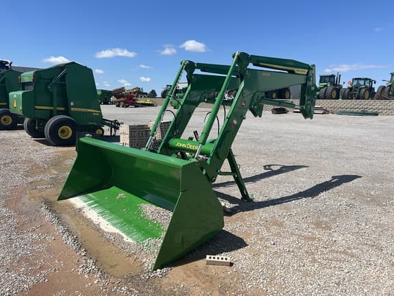 Image of John Deere 700M Primary image