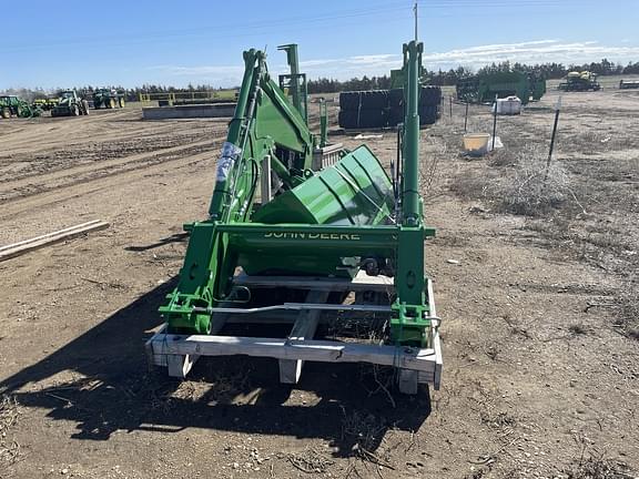 Image of John Deere 700M equipment image 2