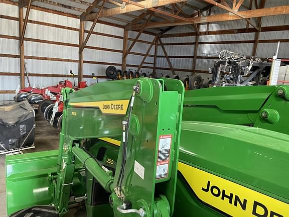 Image of John Deere 700M equipment image 4